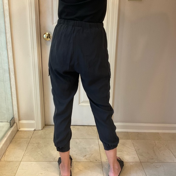 Vince Silk and Spandex Cargo Pants with Elastic Waist, Black, Comfy! Size Small - Picture 7 of 7